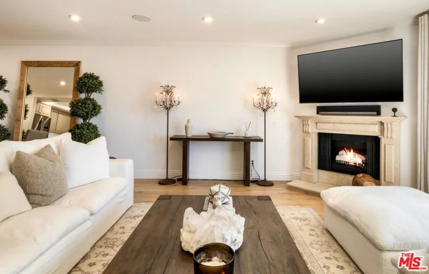 2385 Roscomare Road #D3 photo 13