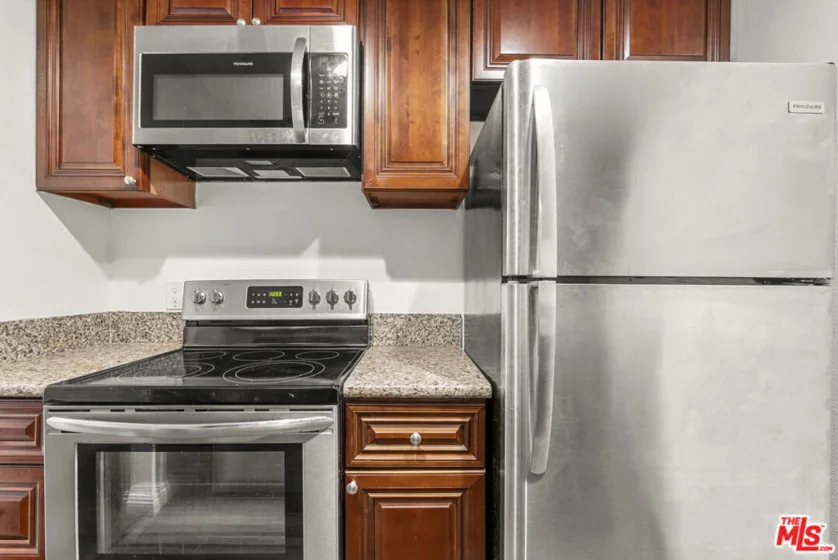 525 S Ardmore Avenue #107 photo 16
