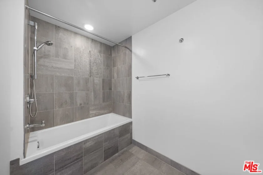 3785 Wilshire Boulevard #1709 photo 18