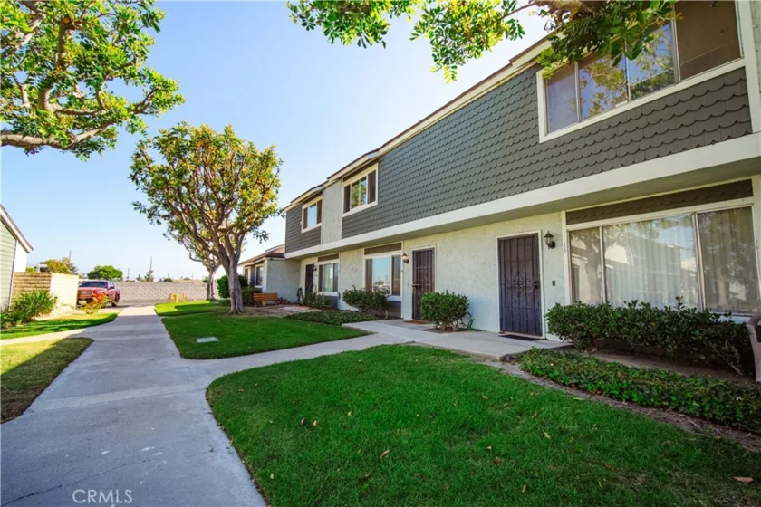 13325 Woodbrook Circle photo 3