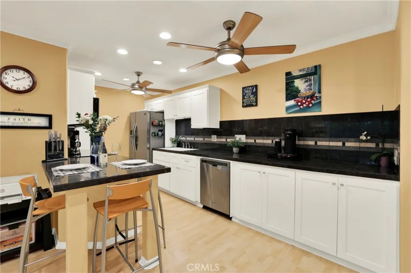 552 N Bellflower #303 photo 1