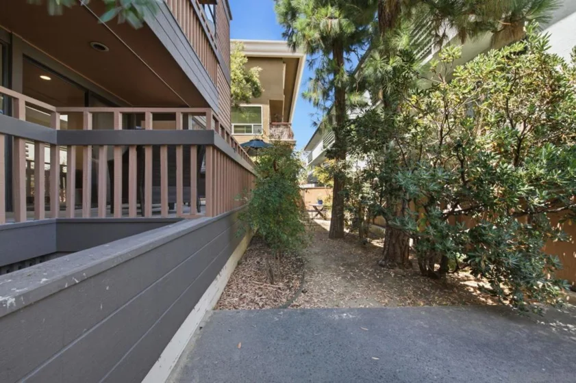 2928 Lawrence photo 41