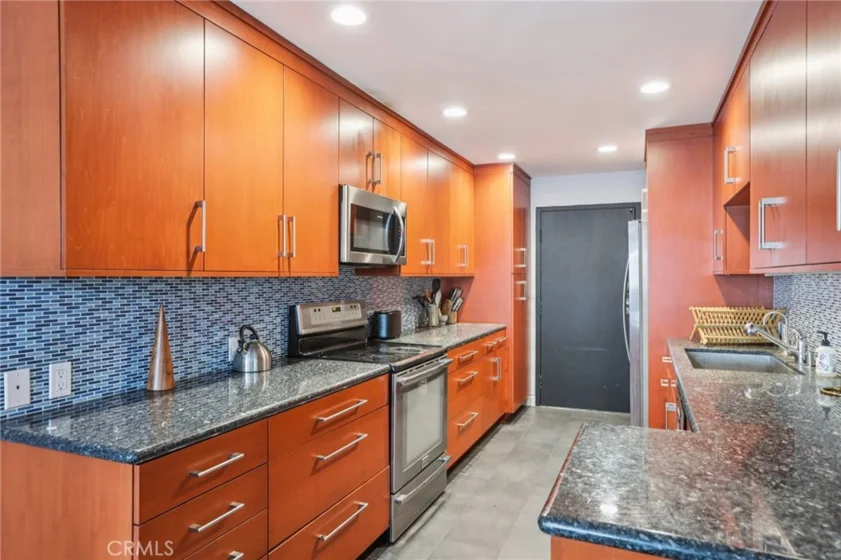 1121 N Olive Drive #211 photo 10