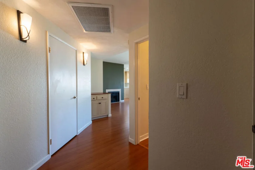 5135 Zelzah Avenue #305 photo 5