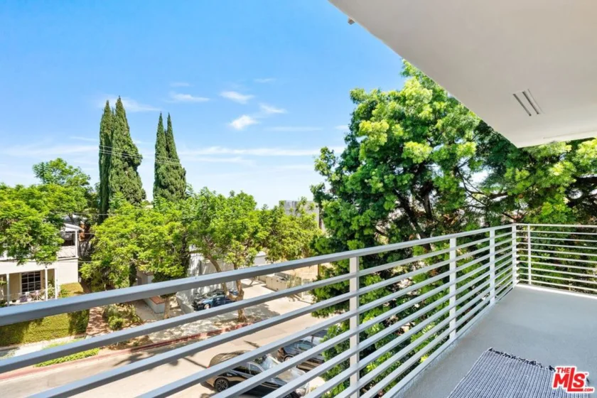 1129 Larrabee Street #8 photo 12