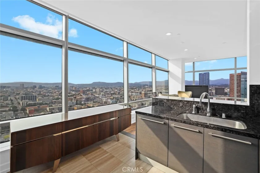 900 W Olympic #31J photo 14
