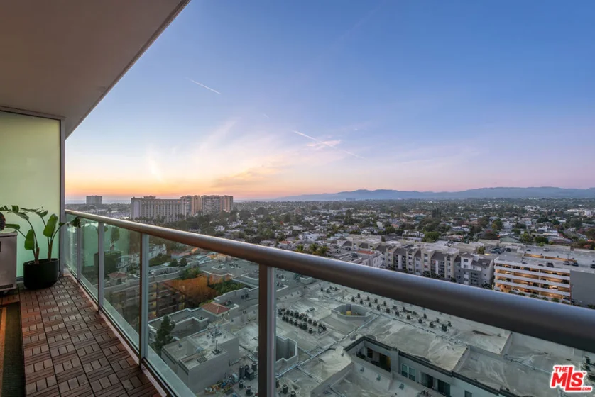 13700 Marina Pointe Drive #1520 photo 23
