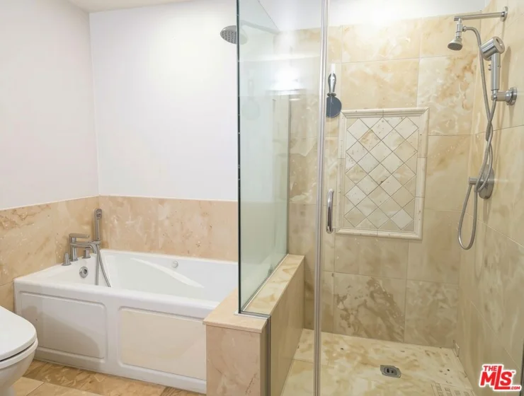 1026 S Oxford Avenue #204 photo 5