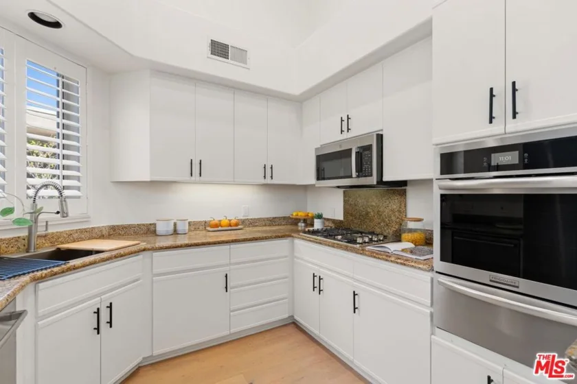 390 S Sepulveda Boulevard #409 photo 5