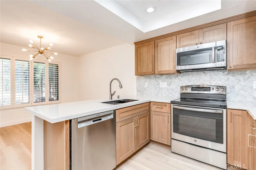 933 Creekside photo 1