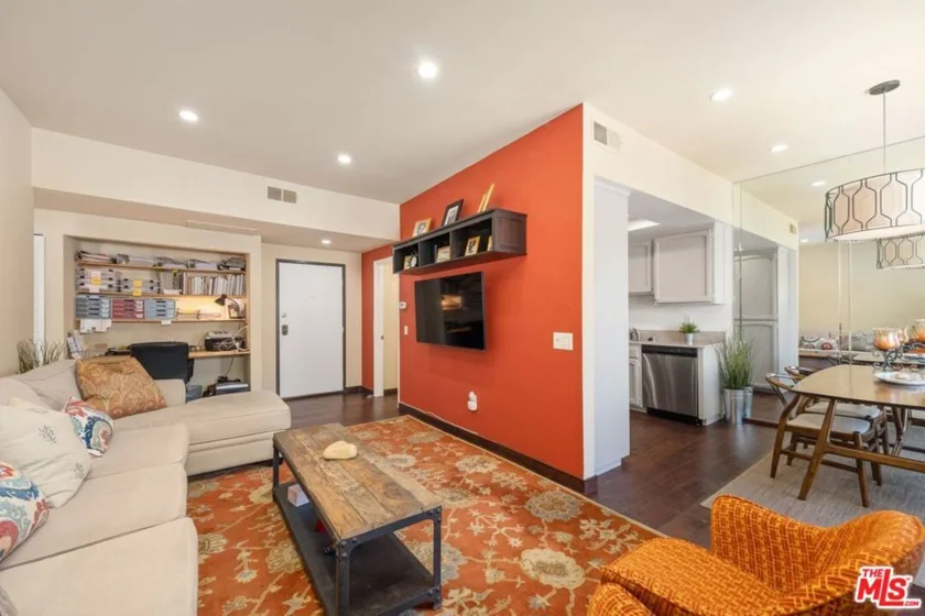 17914 Magnolia Boulevard #317 photo 1