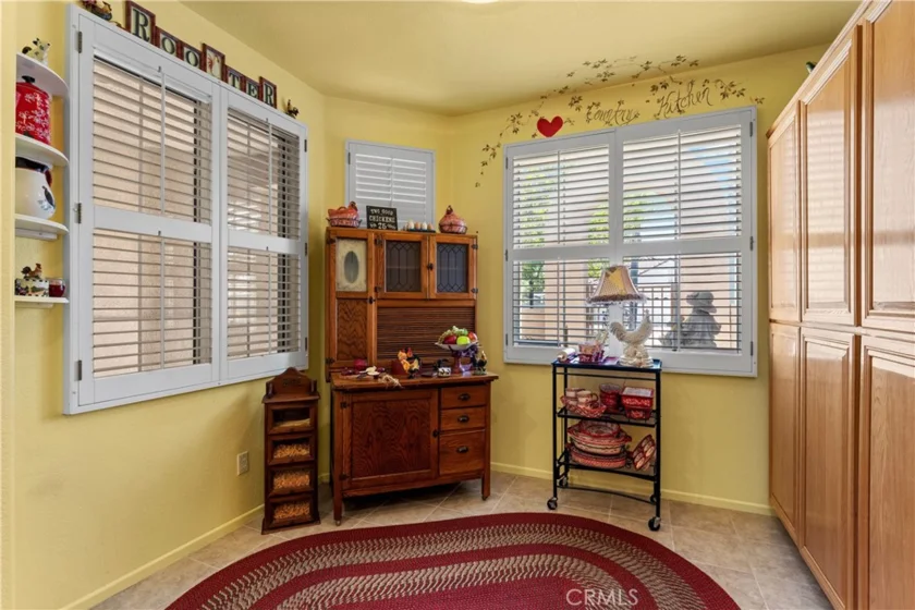 40145 Colony photo 3