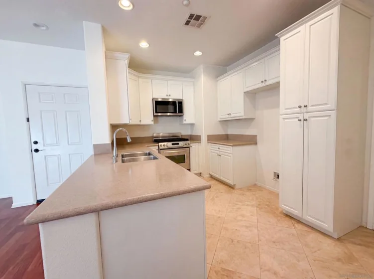 4099 Peninsula photo 2