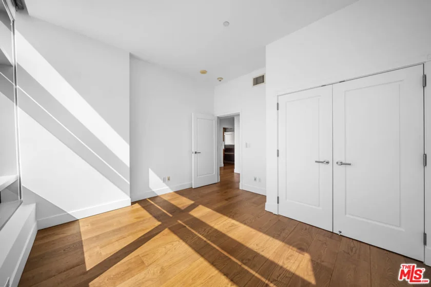 900 W Olympic Boulevard #32I photo 25