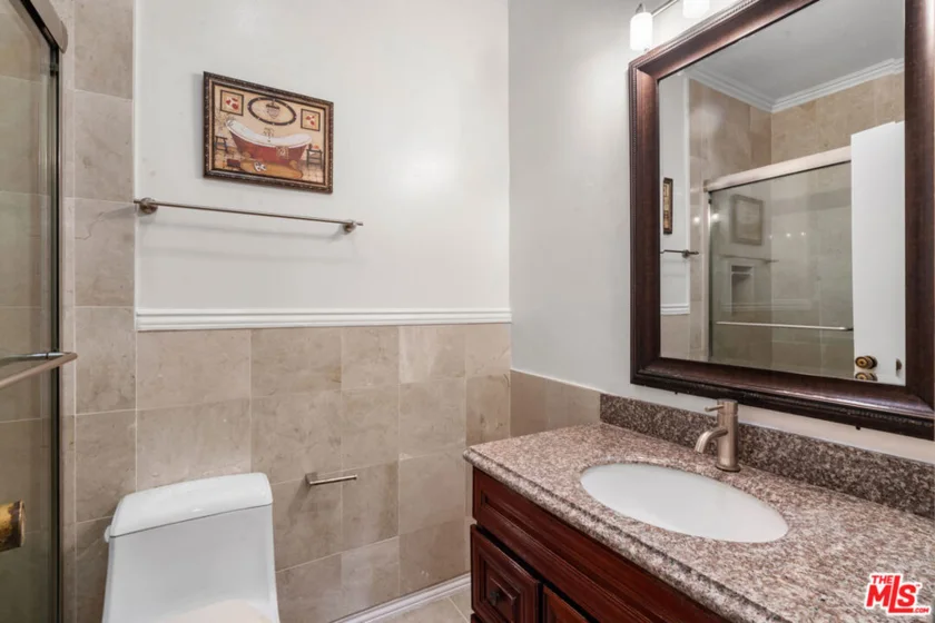 822 S Windsor Boulevard #102 photo 21