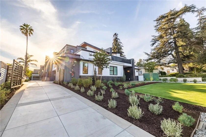 1649 N Lake Avenue #1 photo 15