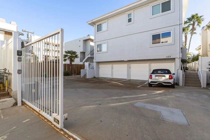 1177 Pacific Beach Drive ##A photo 37