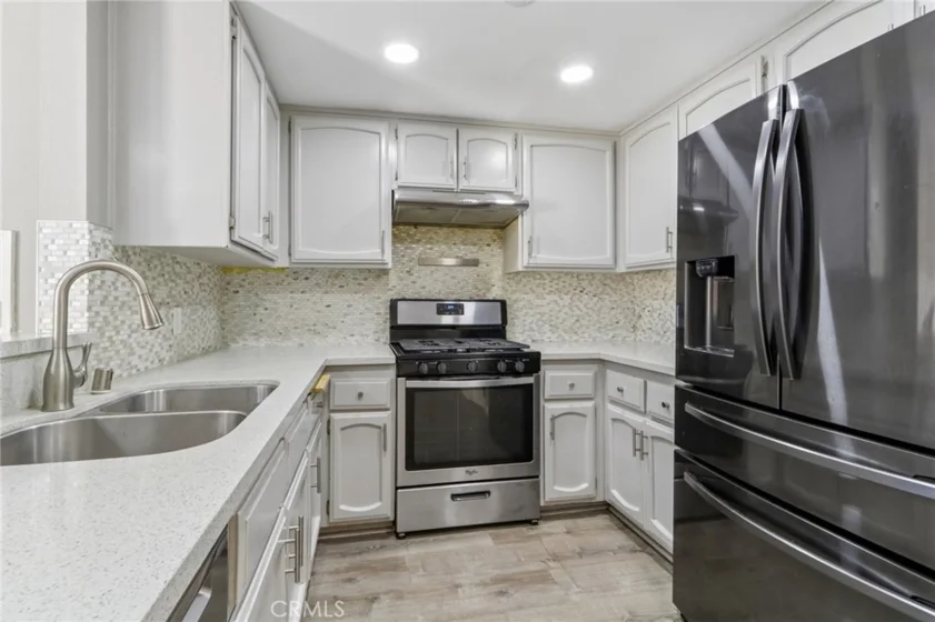 9600 Sylmar Avenue #19 photo 13