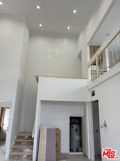 5310 Zelzah Avenue #303 photo 22