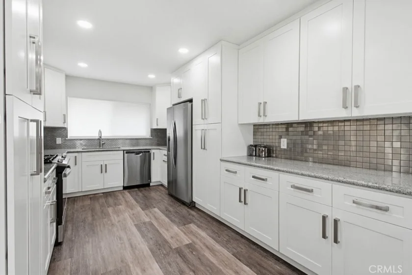 1860 W Glenoaks #L photo 8
