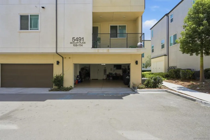 5491 Seacliff Place #108 photo 48
