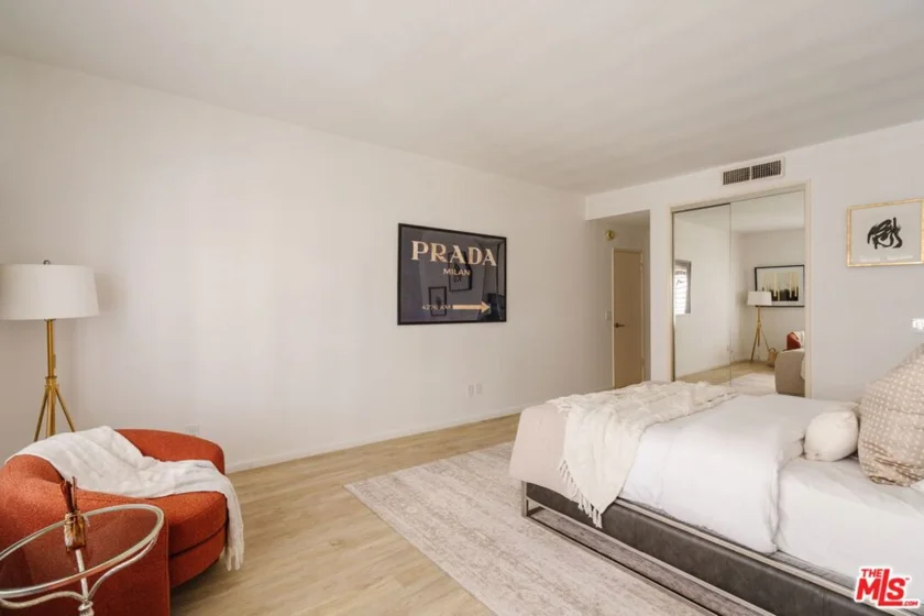 121 S Palm Drive #401 photo 28
