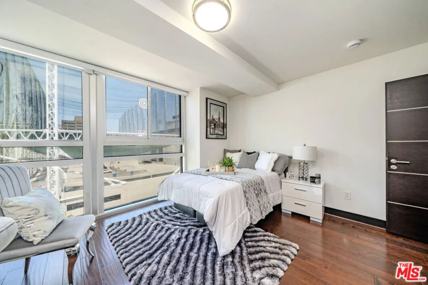 702 S Serrano Avenue #605 photo 25