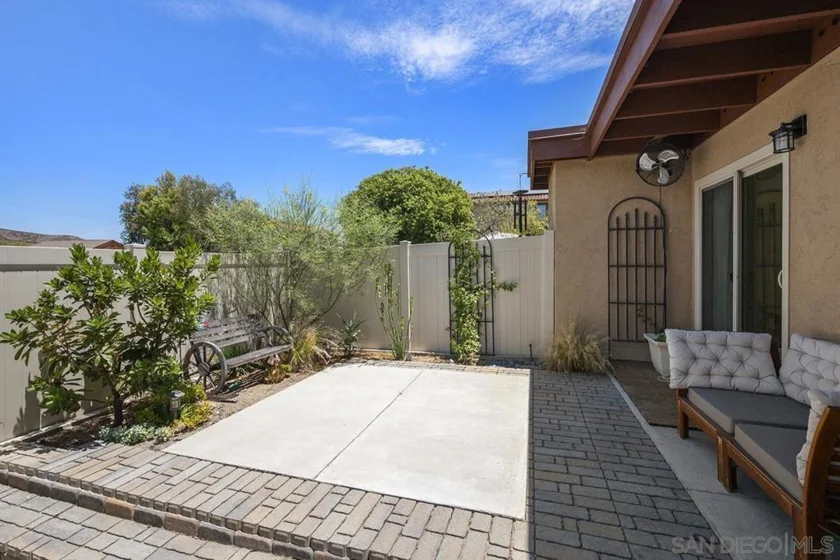 8777 Wahl Street photo 23