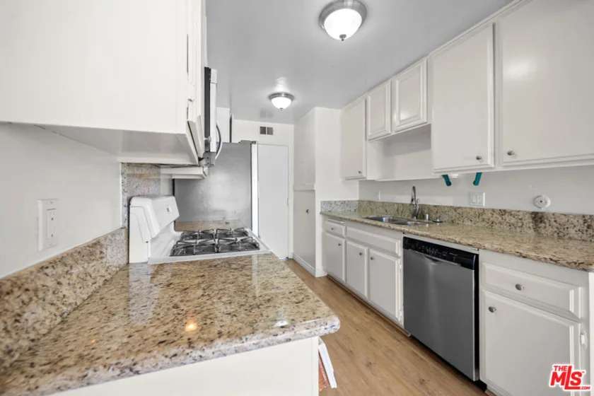 12334 Runnymede Street #5 photo 8