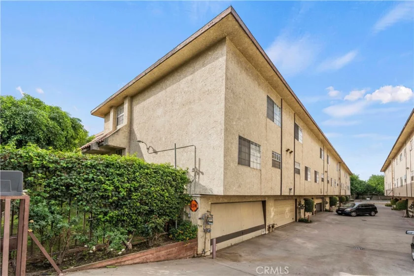 8927 Cedros Avenue #4 photo 1