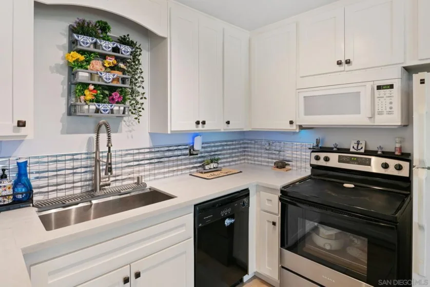 6350 Genesee Avenue #312 photo 12
