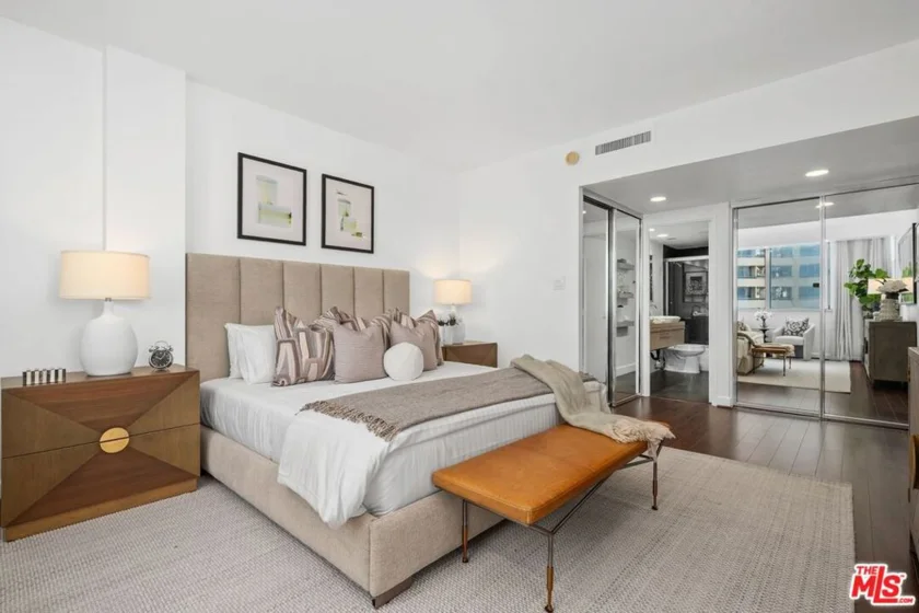 10433 Wilshire Boulevard #602 photo 4