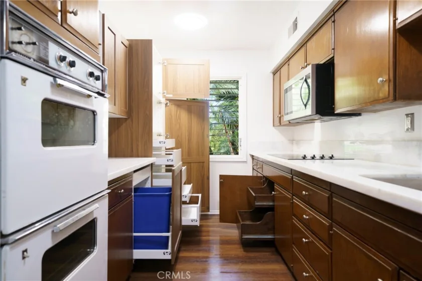 8120 Canby Ave #6 photo 18