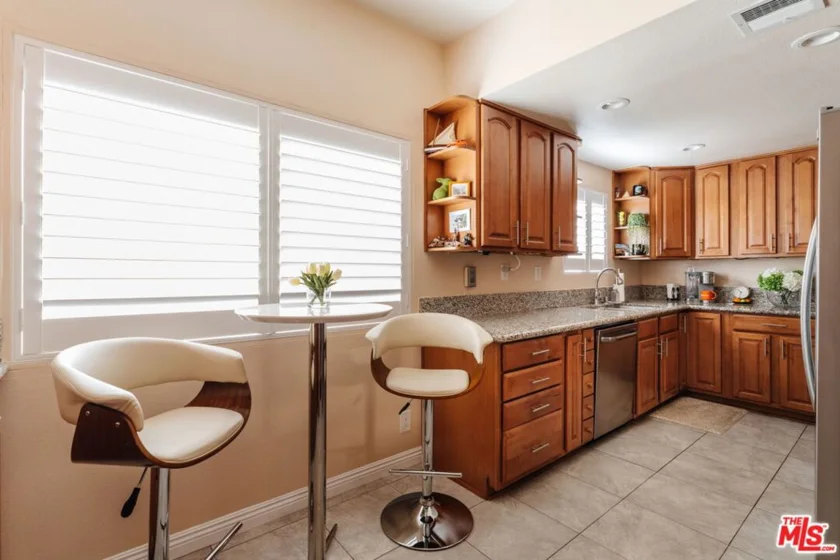 15023 Sherman Way #E photo 4
