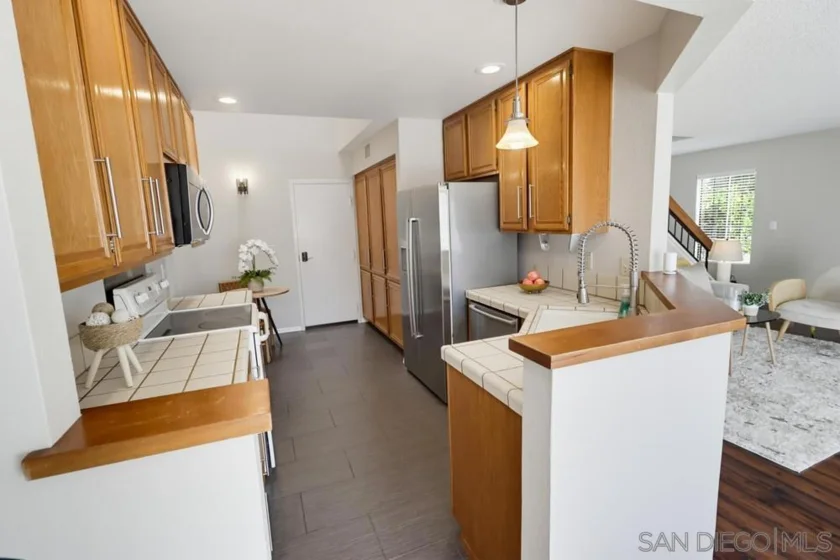8391 Suntree Place photo 4