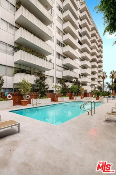 7135 Hollywood Boulevard #305 photo 35