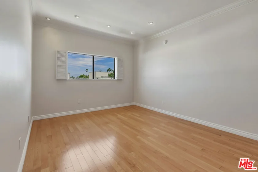 4443 Ventura Canyon Avenue #304 photo 31