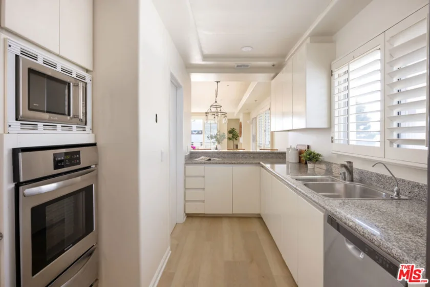 1430 S Bentley Avenue #402 photo 10