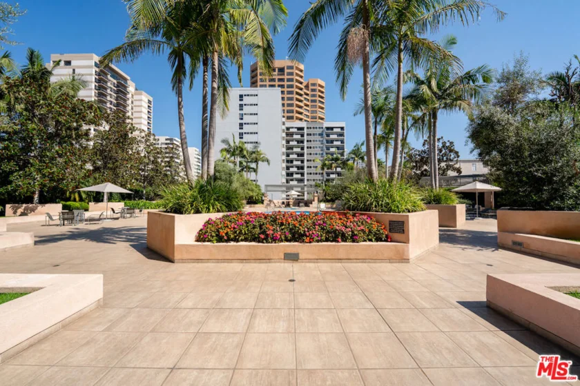 10490 Wilshire Boulevard #1402 photo 27