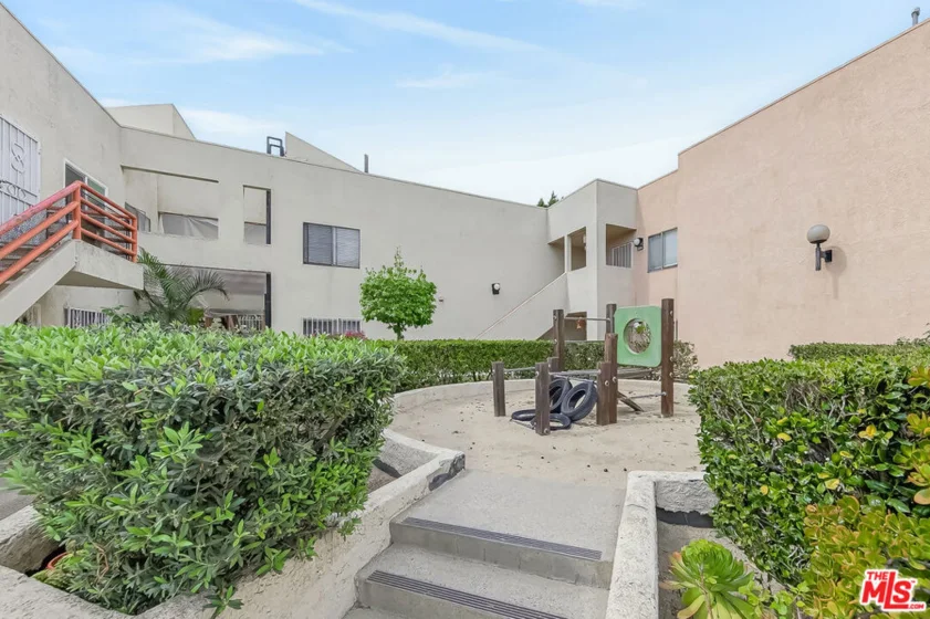 1118 Valencia Street #310 photo 31