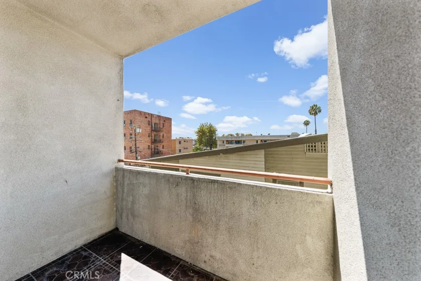908 S Ardmore Avenue #304 photo 27