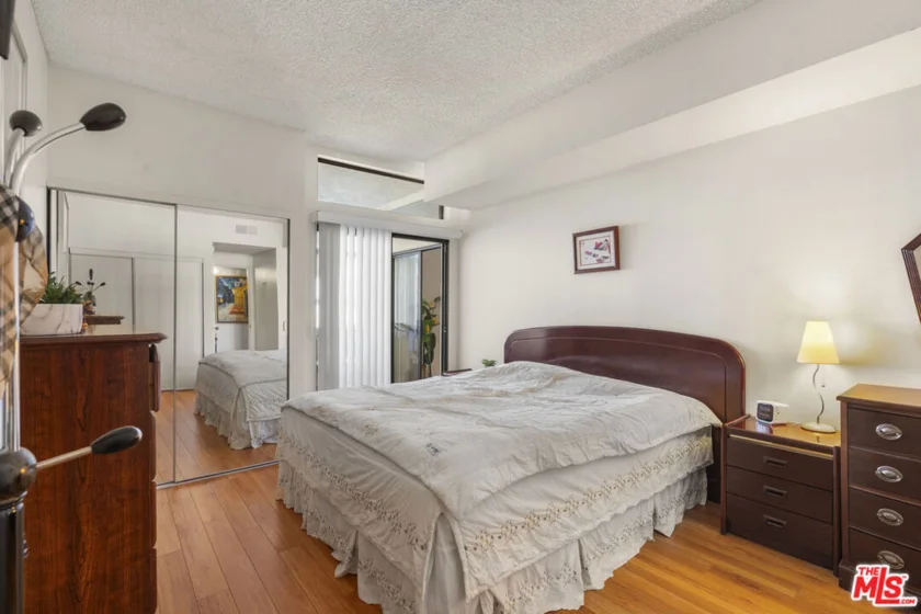729 S Hobart Boulevard #40 photo 5