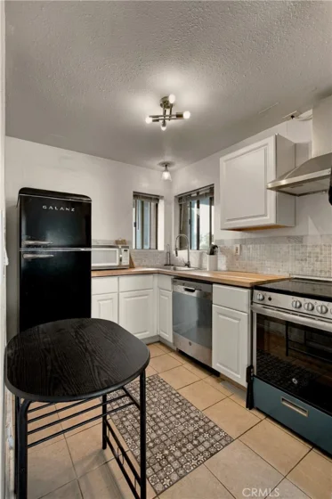 460 Golden Avenue #320 photo 5