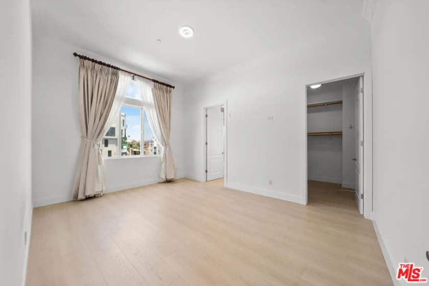 309 S Mariposa Avenue #301 photo 9