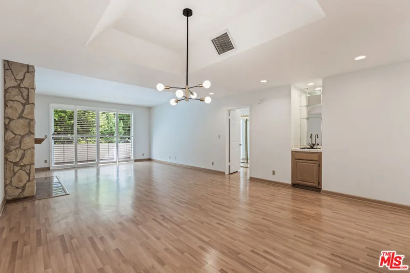 1930 S Beverly Glen Boulevard #306 photo 2