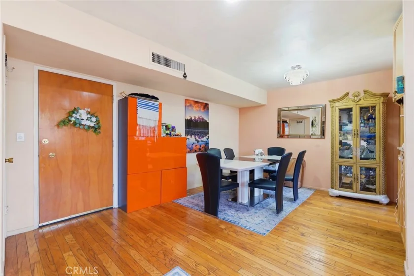 5429 Newcastle # 303 photo 16
