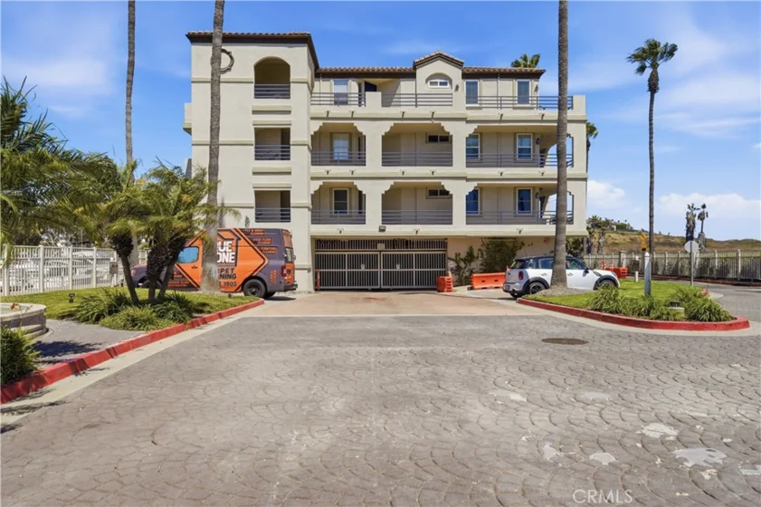 4167 Warner #205 photo 2