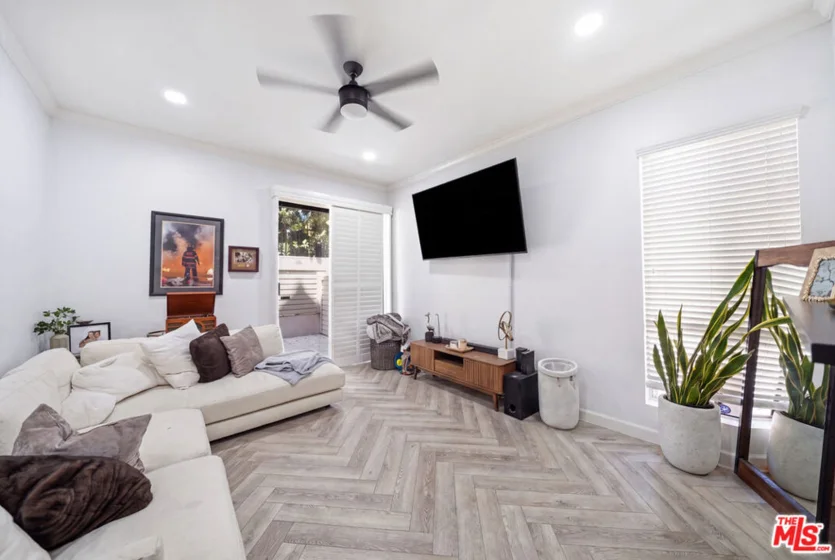 835 S Lucerne Boulevard #105 photo 32