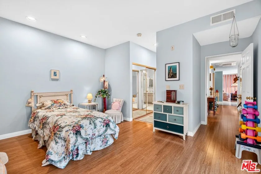 1741 Colby Avenue #203 photo 29