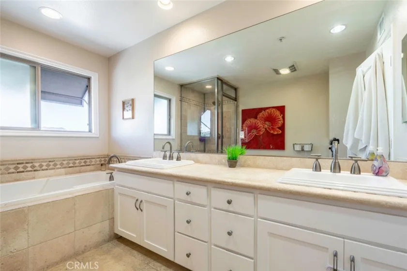 11504 Moorpark Street #303 photo 1